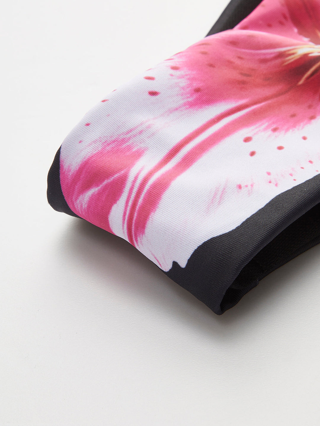 Şık Çiçekli Bikini Takımı ile Zarif File Etek