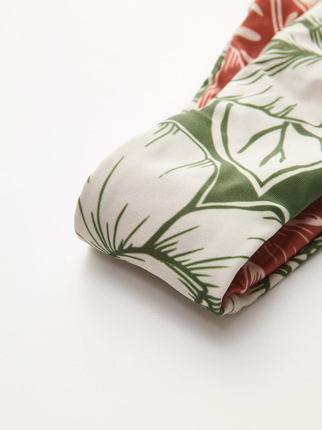 Şirin Çiçek Desenli Bikini Takımı ile Sevimli Bağlamalı Etek