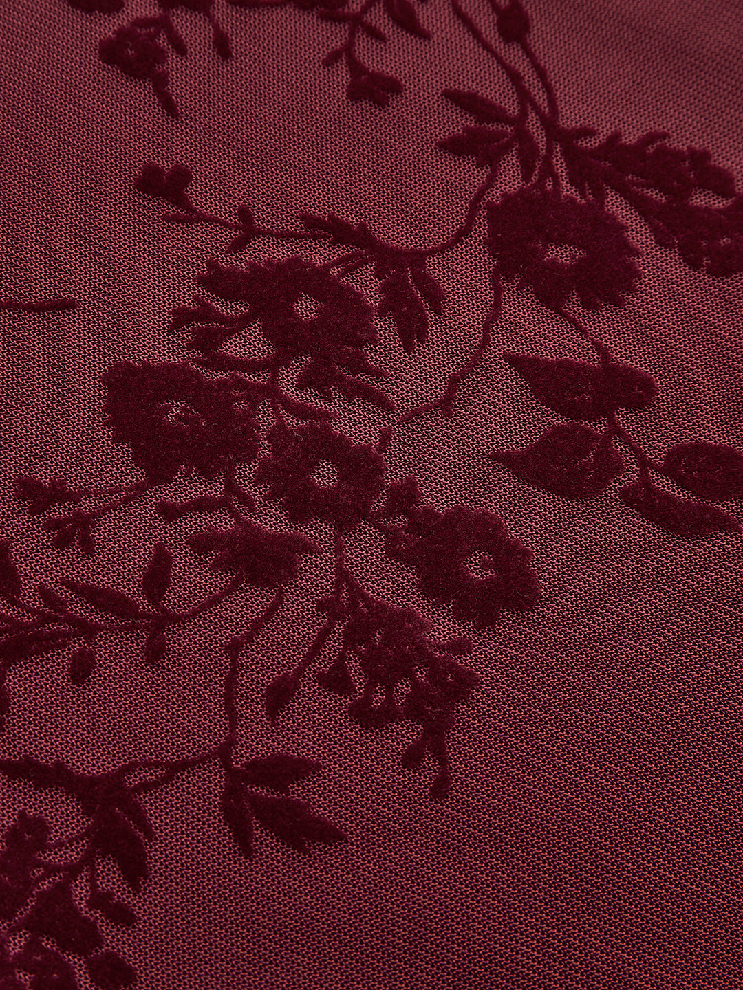 Елегантна вечерна рокля с флорален принт, пола с волан и дизайн с презрамки