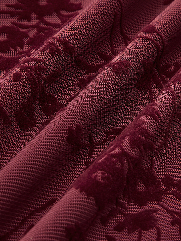 Елегантна вечерна рокля с флорален принт, пола с волан и дизайн с презрамки