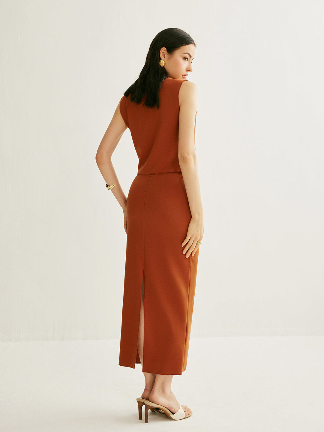 Şık Kolsuz Düğmeli Yelek ile Zahmetsiz Şıklık