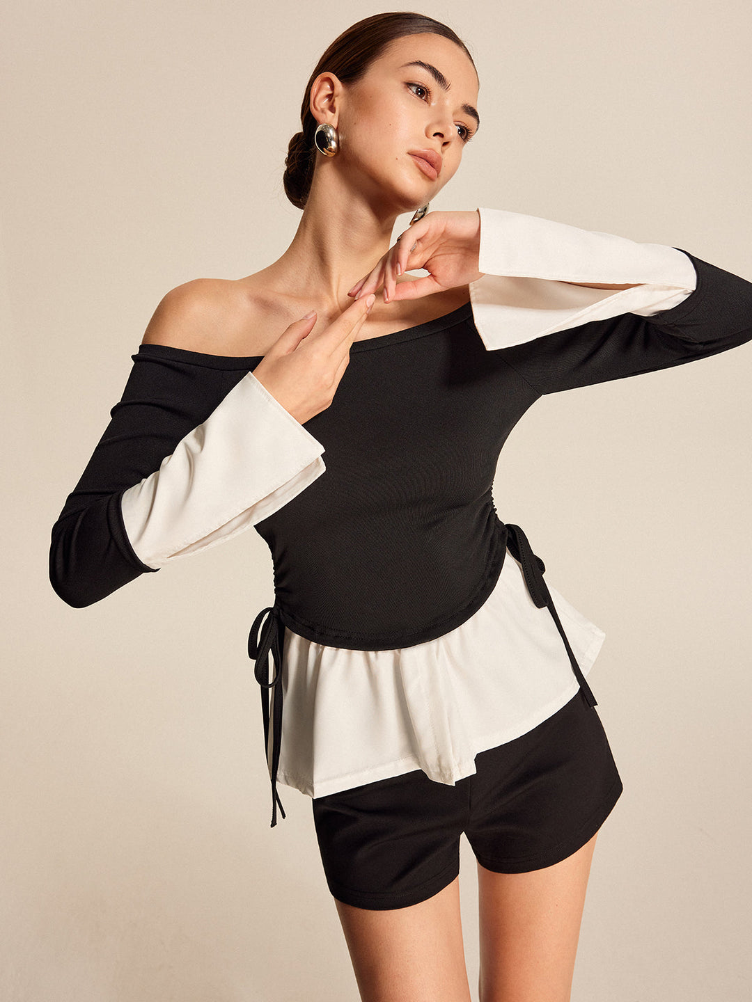 Şık Ombre Bluz, Cesur Kontrast ve Düz Yaka Tasarımı ile