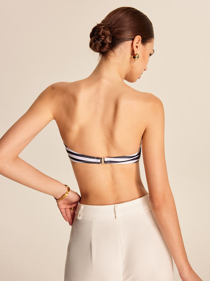 Стилен комплект бикини на райета с флорални акценти