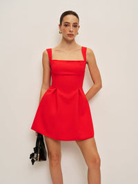 Şık Kare Yaka Sırt Dekolteli Abiye Elbise ile Zarif Kemer Detayı