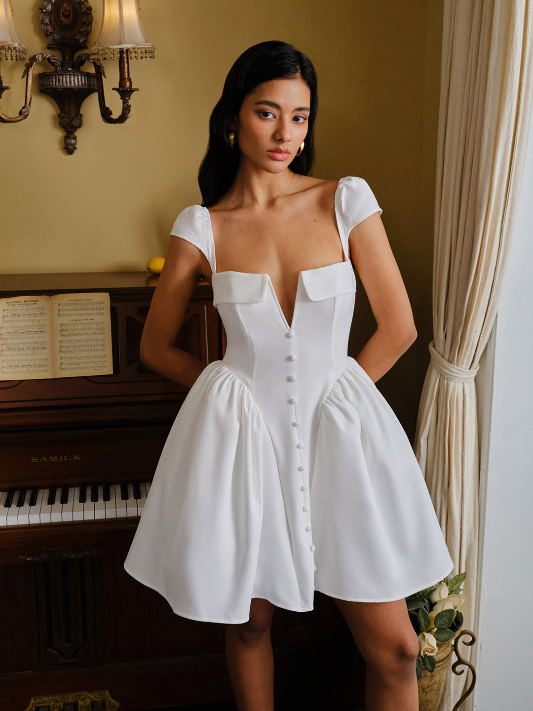 Çekici Düğmeli Kalp Yaka Balon Kol Abiye Elbise