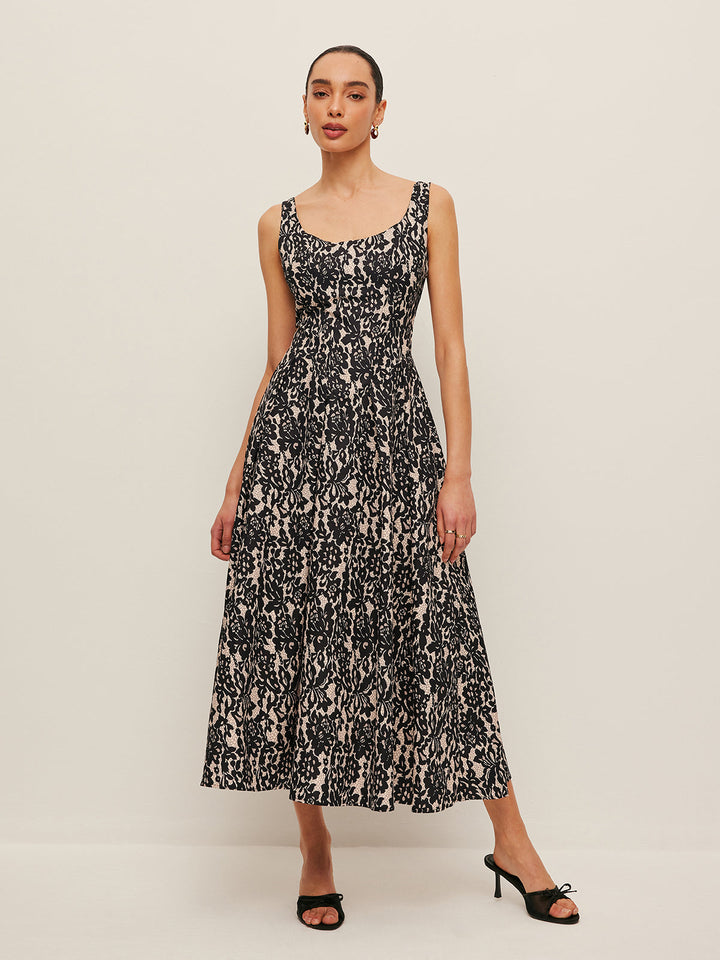 Şık Omuz Açık Çiçekli Elbise ile Stil Sahibi Bir Yaz