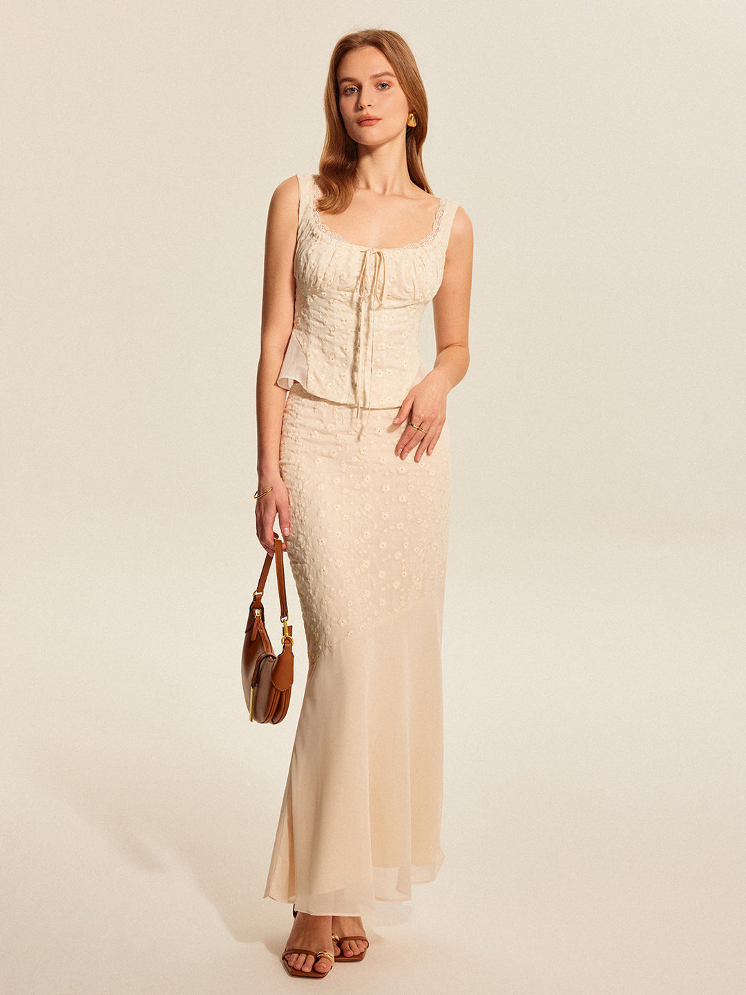 Çekici Çiçek Desenli Nakışlı A-Etek