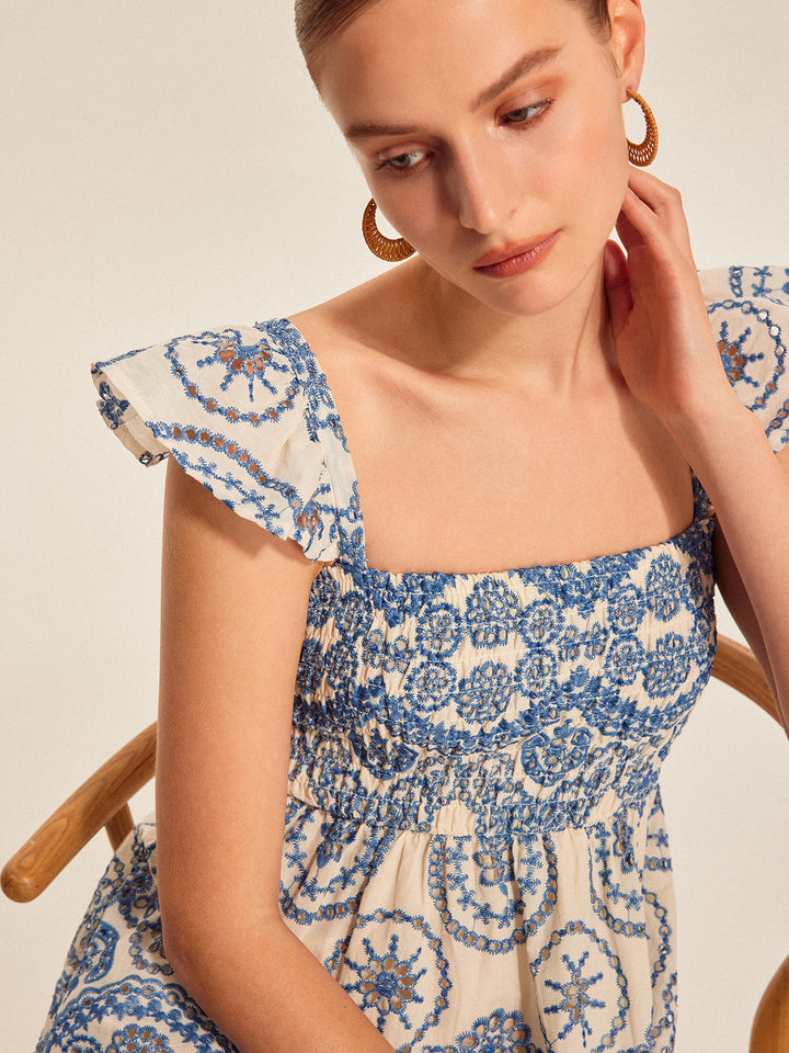 Şık Boho Çiçekli Elbise ile Etkileyici Sırt Dekolteli