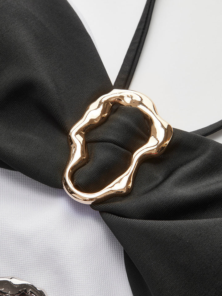 Şık Halter Kesim Figürlü Tek Parça Mayo ile Şık Metal Yüzük