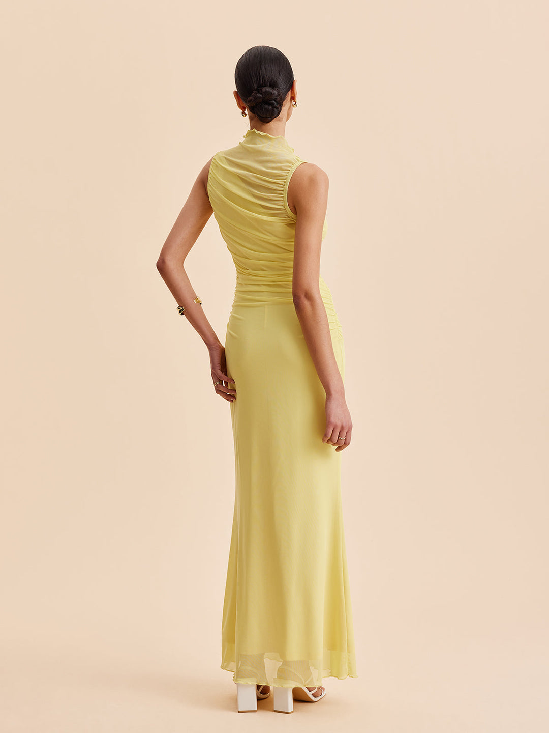 Елегантна мрежеста рокля с детайли