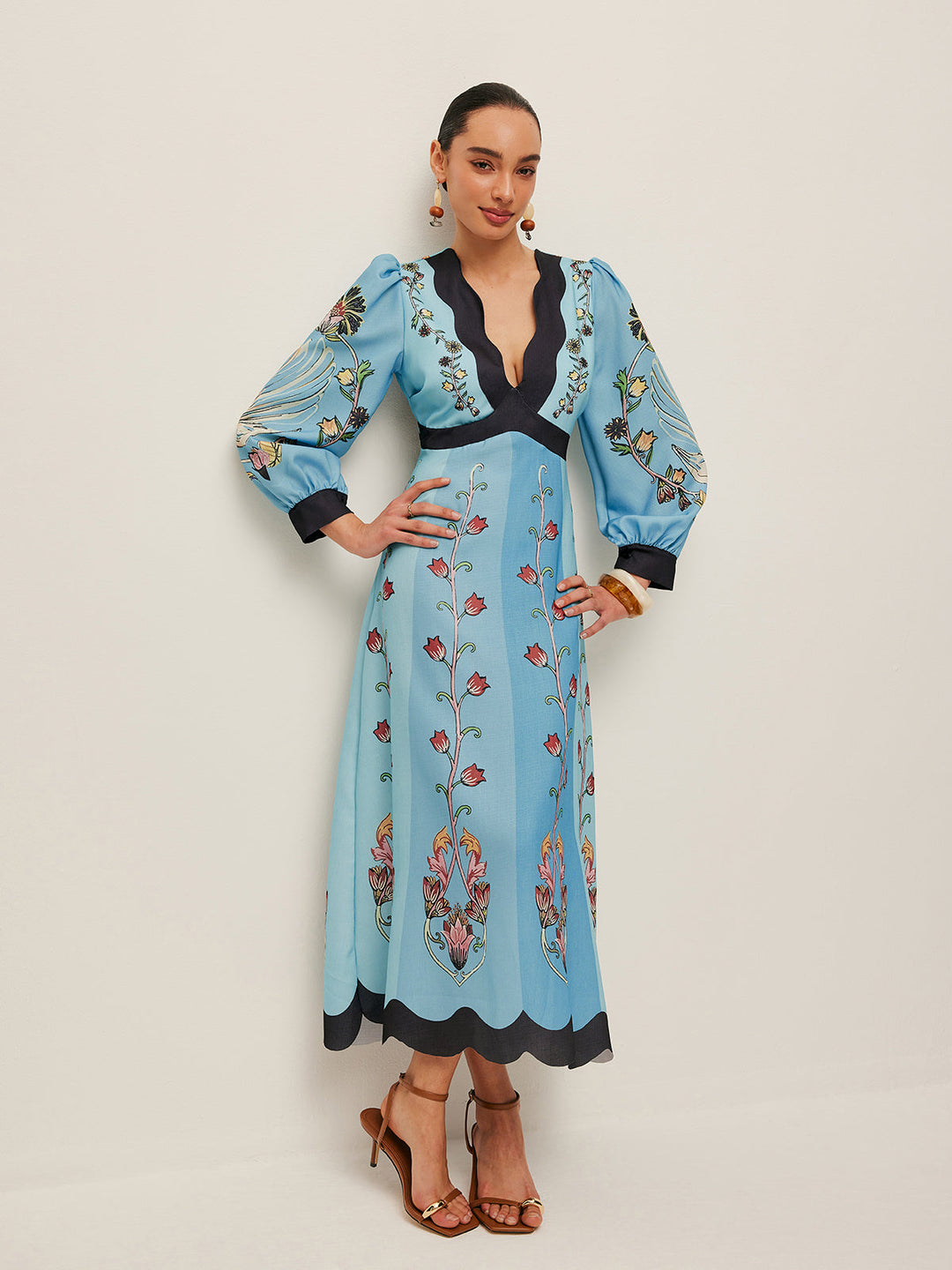 Şık Açık Sırtlı ve Kabarık Kollu Çiçekli Elbise