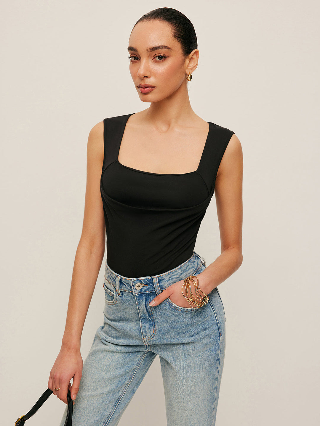 Şık Kare Yaka Vücuda Oturan Atlet ile Zahmetsiz Şıklık