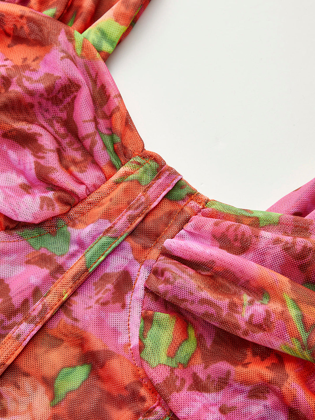 Елегантна блуза с корсет и флорални мотиви от дантела