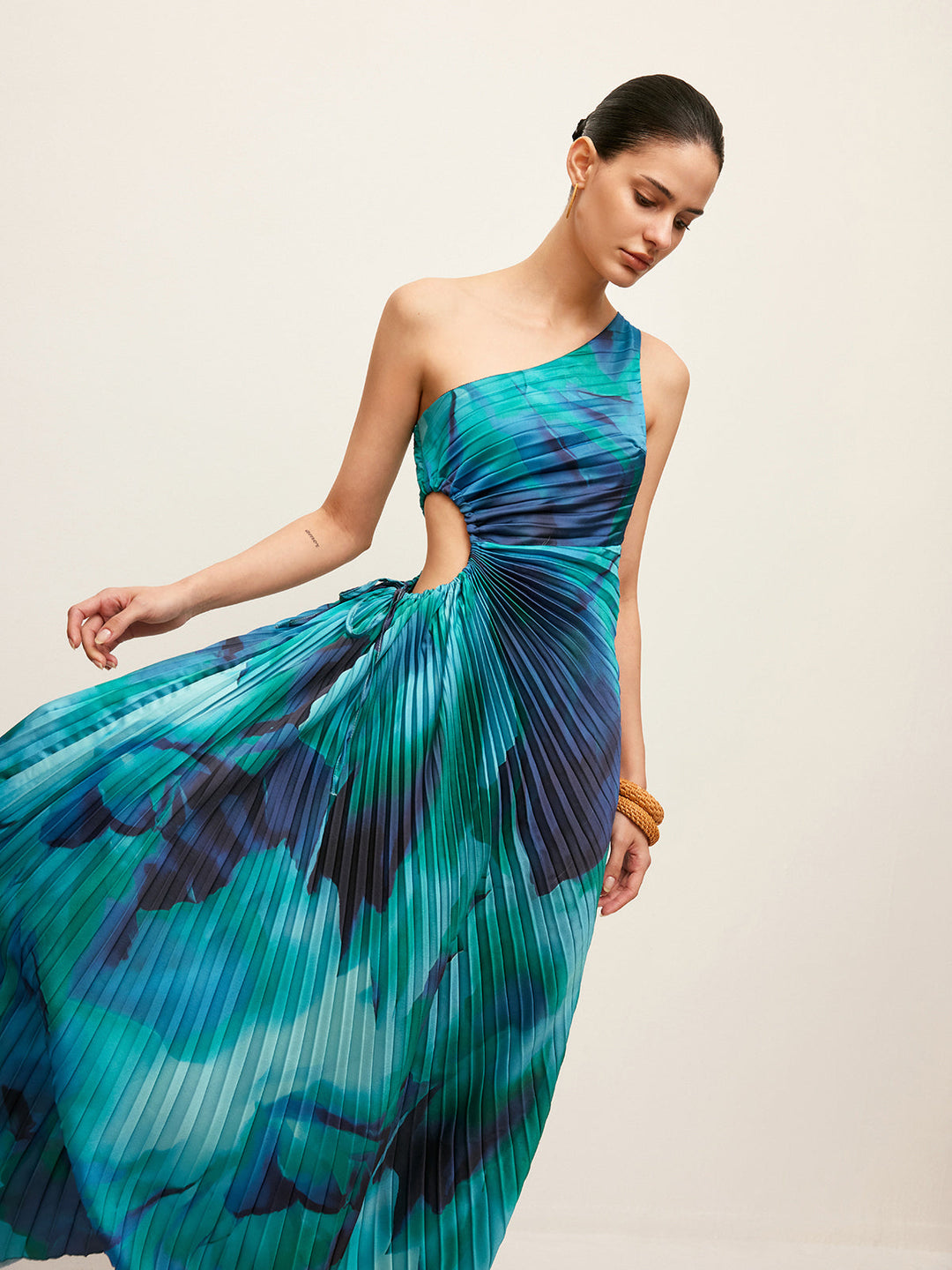 Şık Tek Omuz Fırfırlı Abiye Elbise, Şık Yan Açıklıkları ile