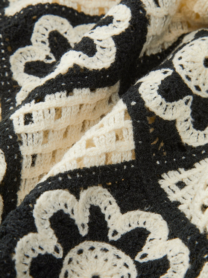 Güzelce Örülmüş Çiçek Desenli Üst ve Pantolon Takımı