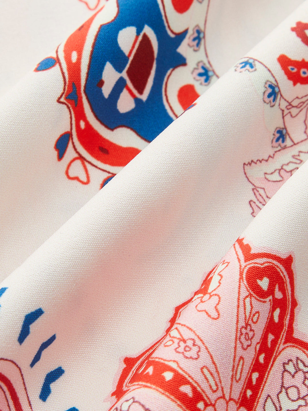 Çiçek Desenli Kuşaklı Elbise Buton Detayları ile Cazip