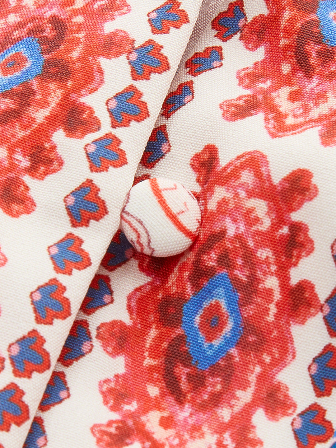 Çiçek Desenli Kuşaklı Elbise Buton Detayları ile Cazip