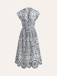 Şık İşlemeli V-Yaka Elbise Zarif Kemer ile