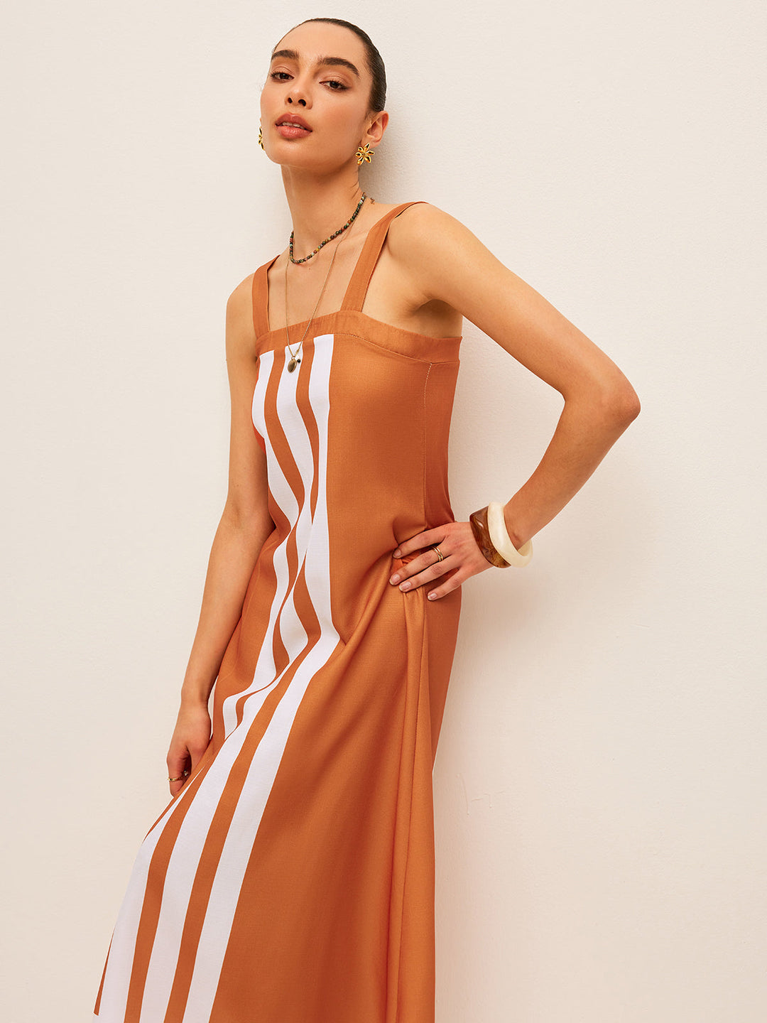 Şık Renk Bloklu Kare Yaka Elbise ile Zahmetsiz Stil