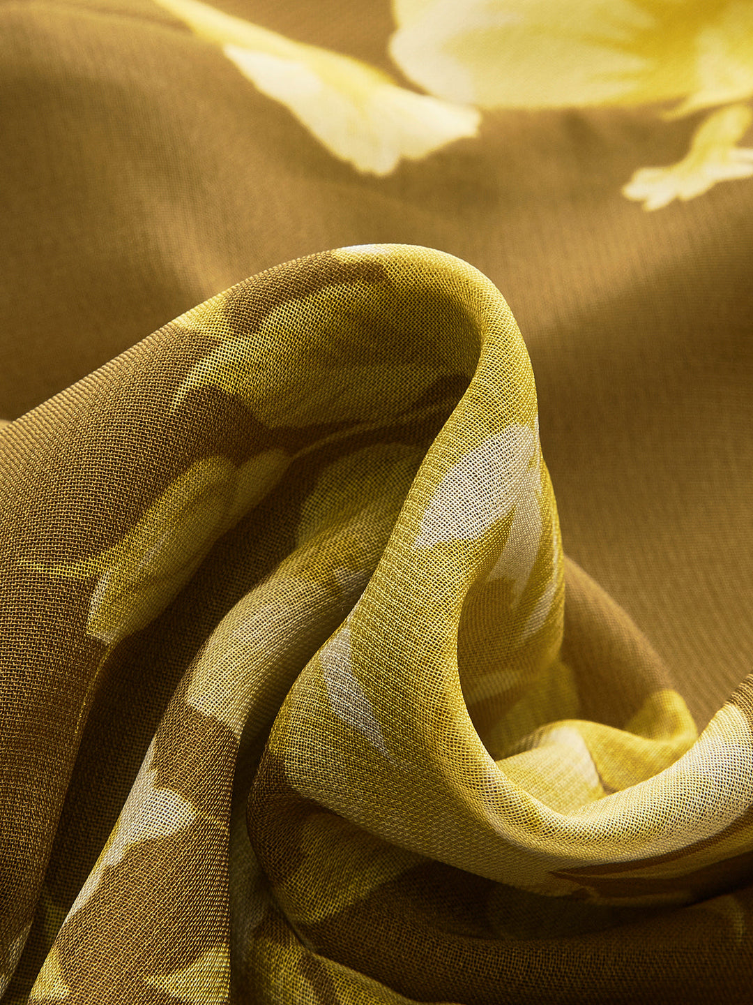 Çekici Çiçek Desenli Volanlı Etek Arkadan Bağlamalı Askılı Elbise