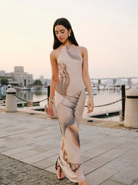 Стилна мрежеста рокля с отворен гръб и деколте