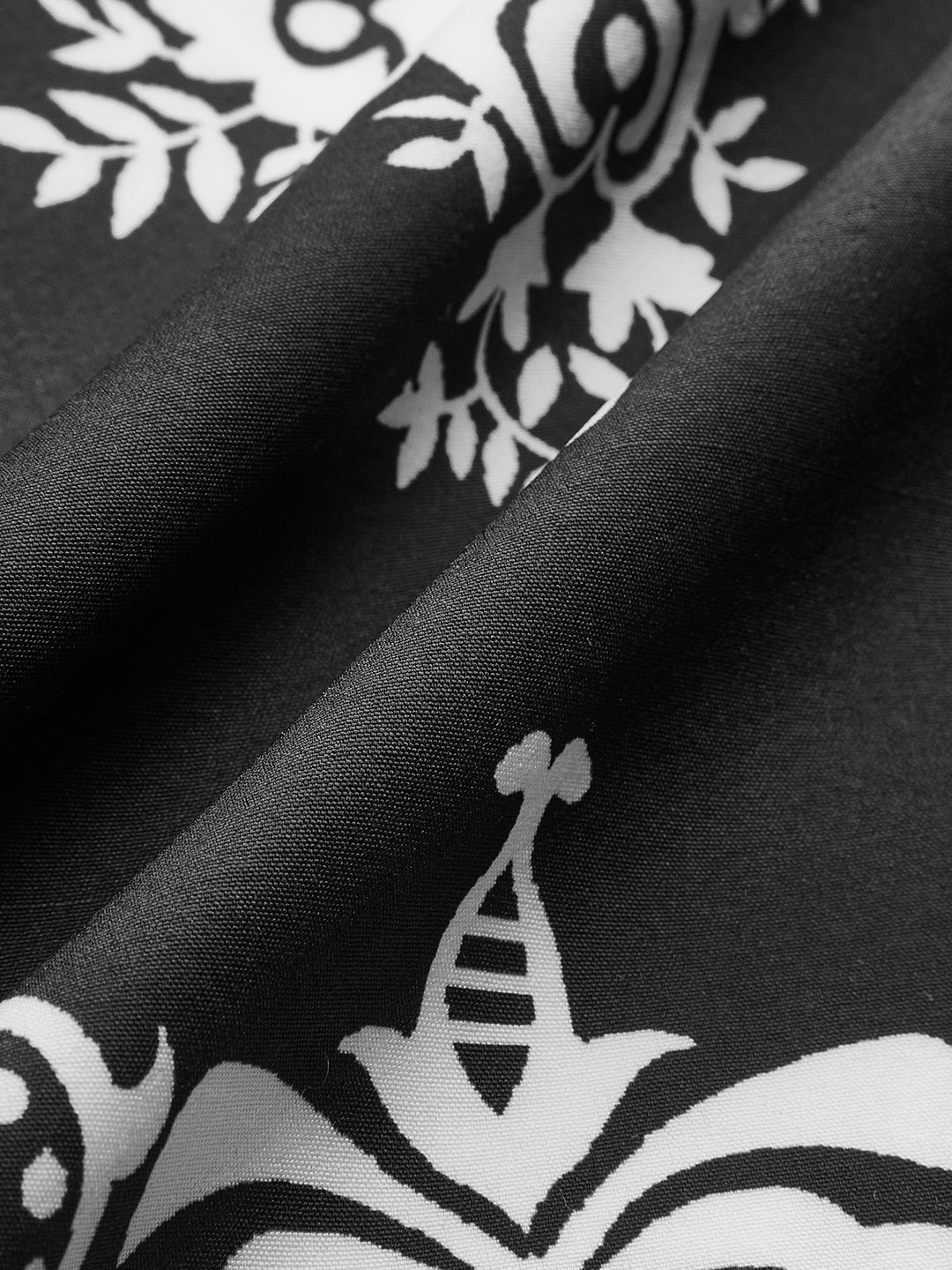 Büyüleyici Pileli Çiçek Desenli Tulum ile Zahmetsiz Şıklık