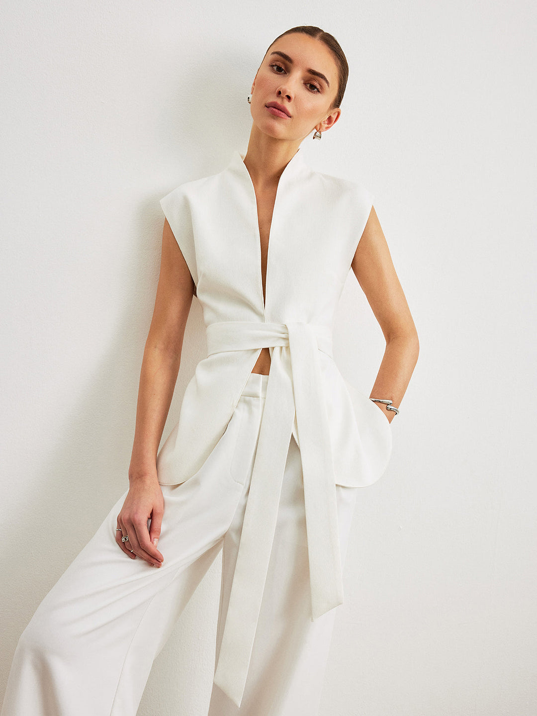 Şık Kemerli Peplum Üst ile Zahmetsiz Zarafet