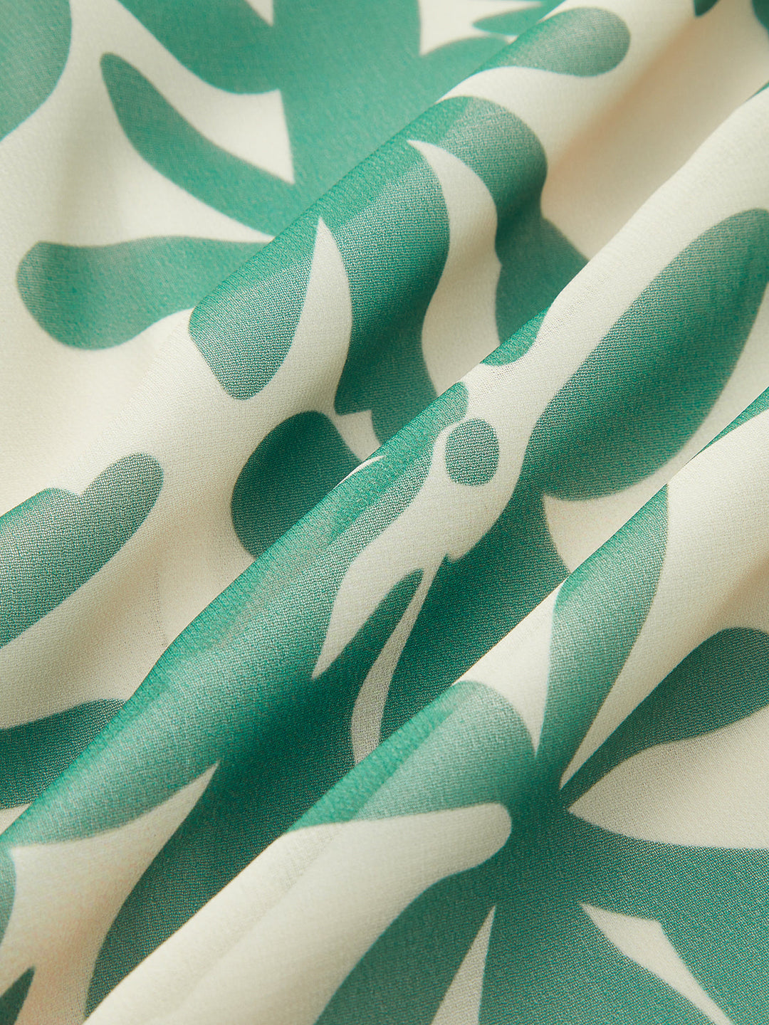 Şirin Askısız Çiçek Desenli Elbise ve Oyunlu Kabarık Detaylar