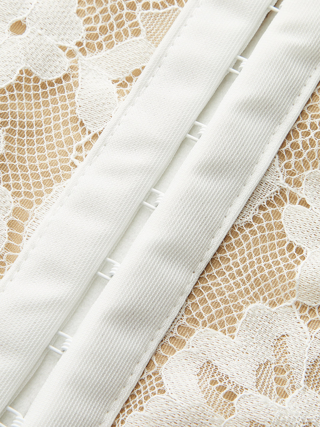 Ensemble de corset topless floral en encaje con diseño ajustado