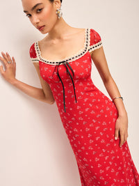 Çiçekli Sırt Bağlamalı Elbise