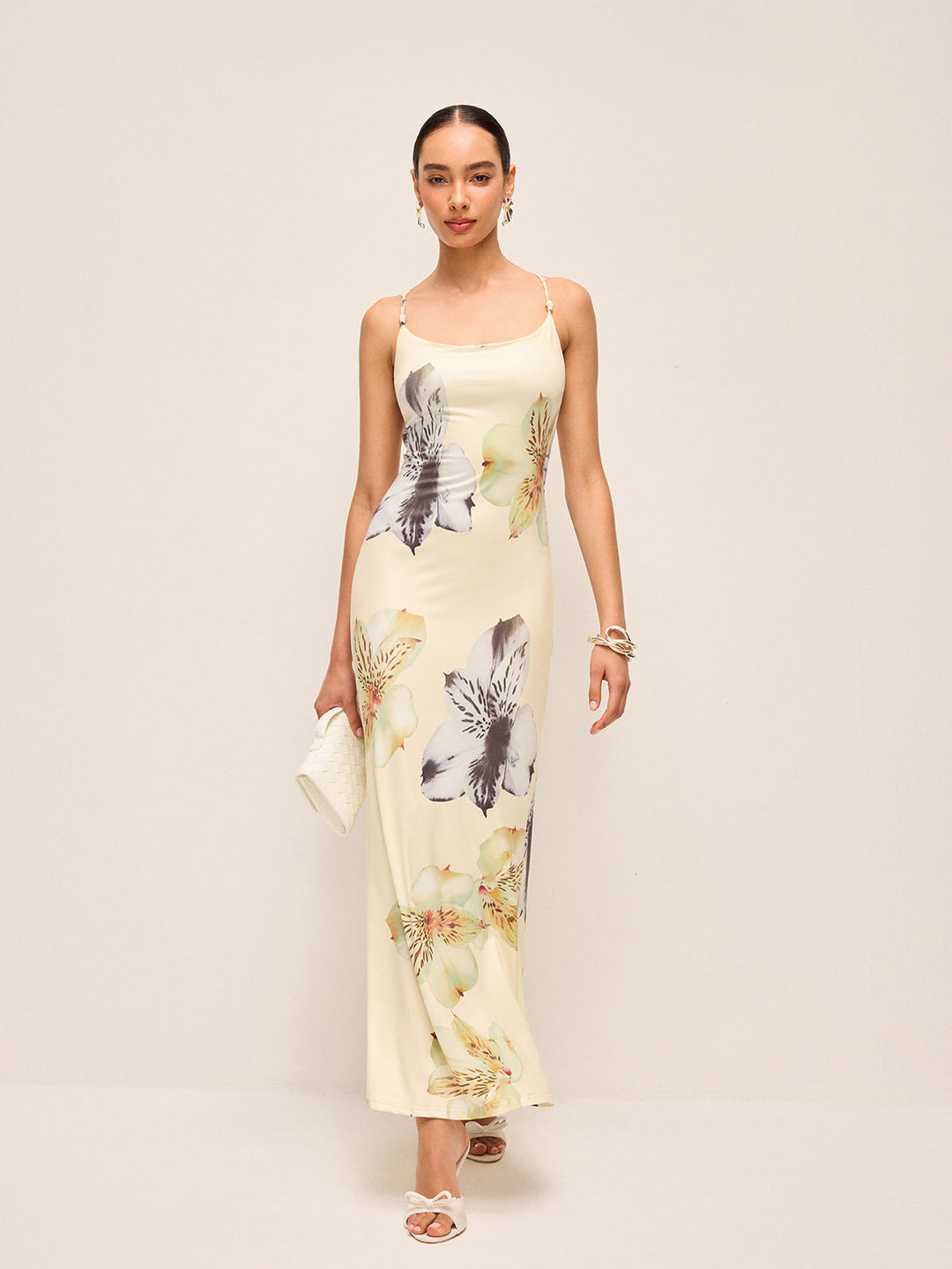 Sırtı Açık Düğmeli Çiçek Desenli Elbise