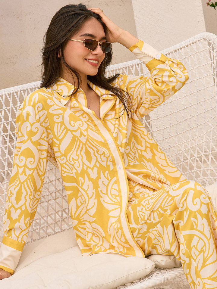 Şık ve rahat görünüm için desenli geniş gömlek