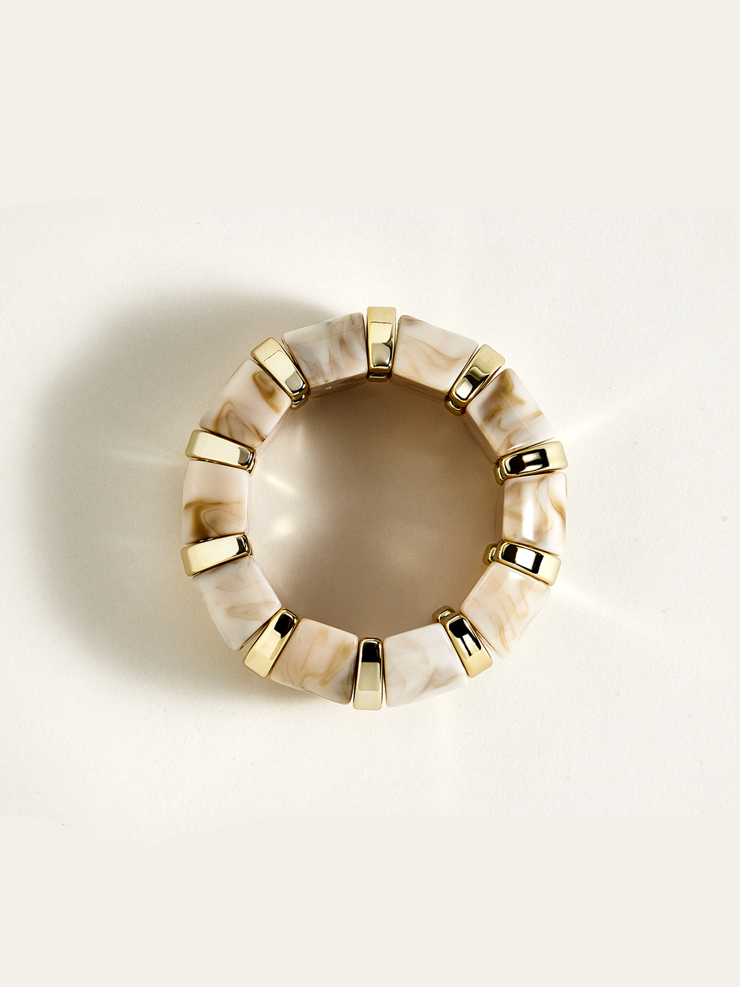 Mermer Desenli Bücük ve Altın Bilezik