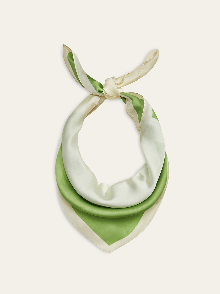 Çiçek Desenli Kare Fular