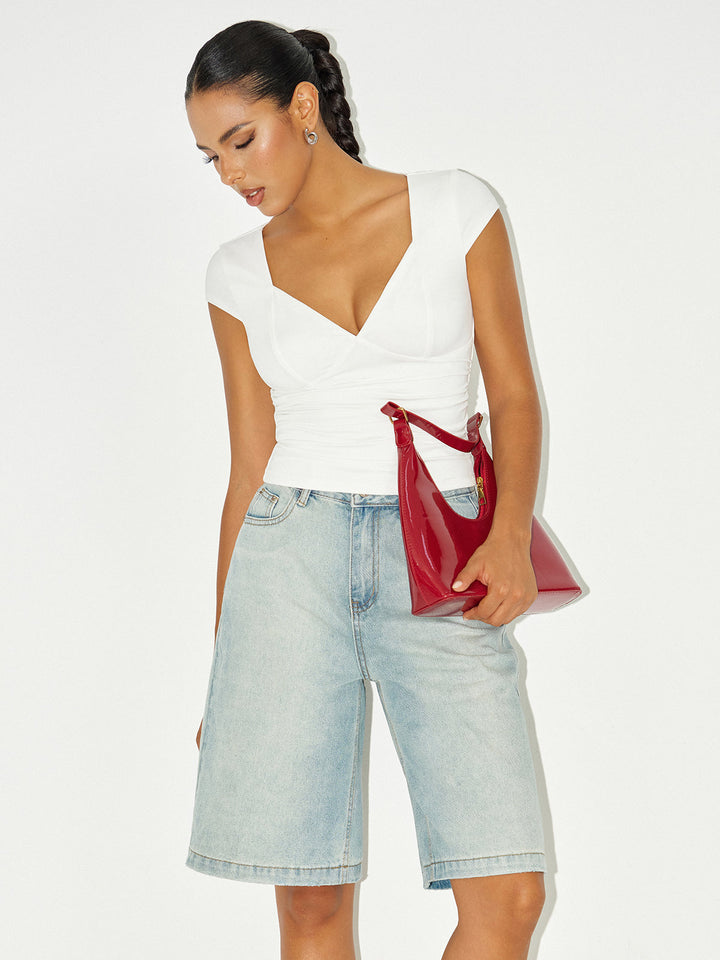 Тениска с V-образно деколте и капачести ръкави 