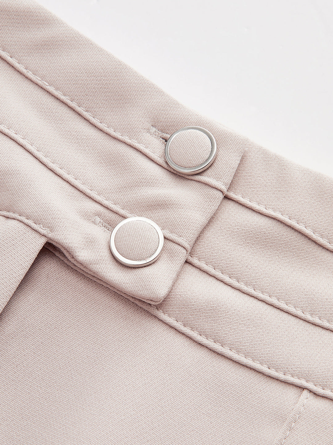 Bir Omuzlu Dantelli Üst ve Çift Düğmeli Takım