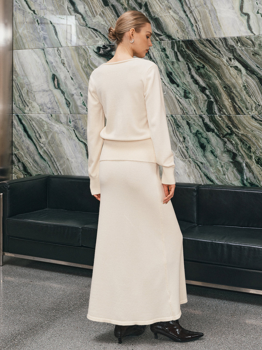 V Yaka Düğmeleri Önde Dekolte Örgü Hırka ve Maksı Etek Takımı