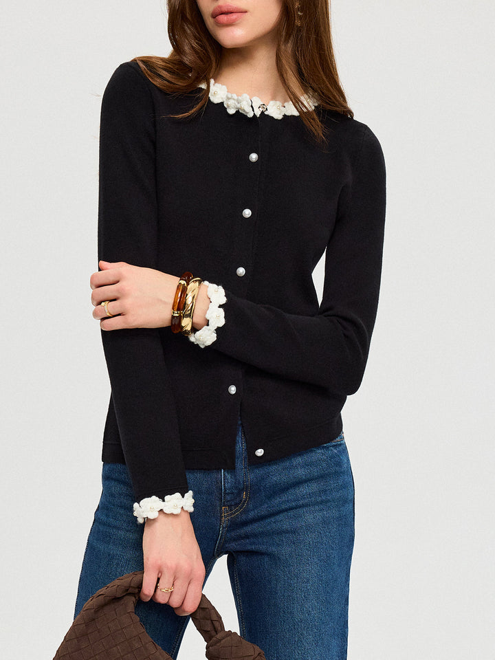 Кардиган с 3D флорални декорации и перлени копчета 