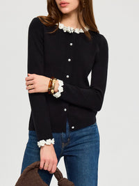 Кардиган с 3D флорални декорации и перлени копчета 