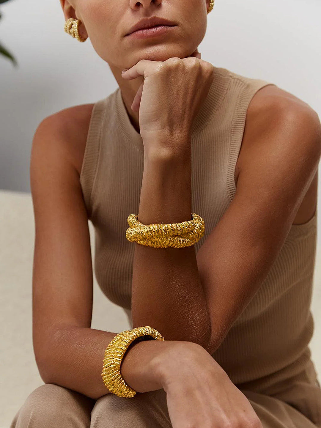 Altın Lavatarlı, Dokulu, Abartılı Açık Bilezik