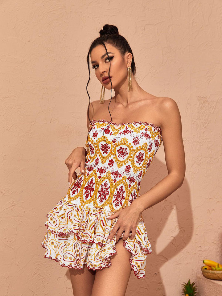 Мини рокля с волани и яка тип „лодка“ от Judson