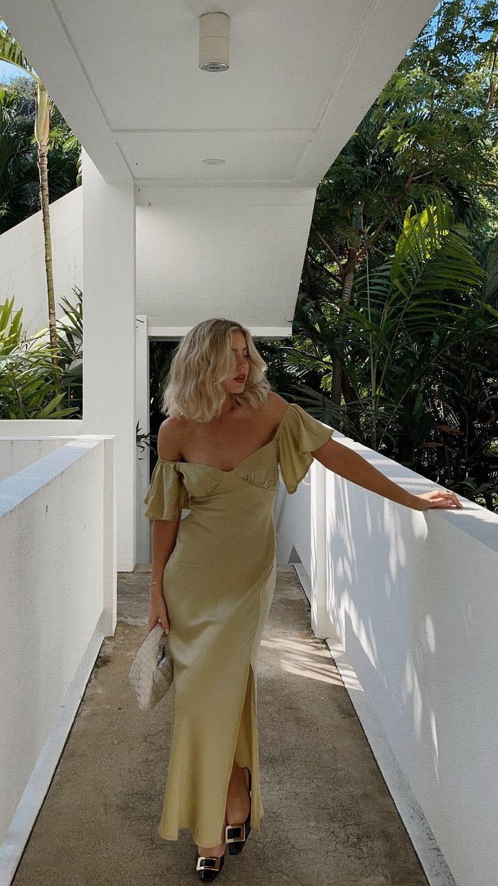 Nalani | Kelebek Kollu Omuz Açık Maksimum Elbise